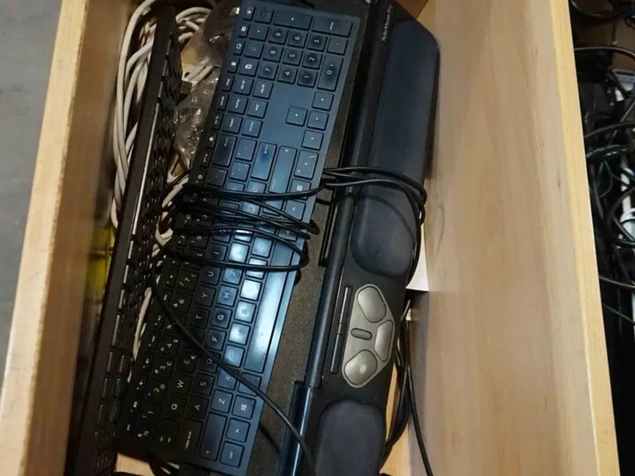 Billede 5 - Kraftig rullevogn med kontorelektronik (MOMSFRI)