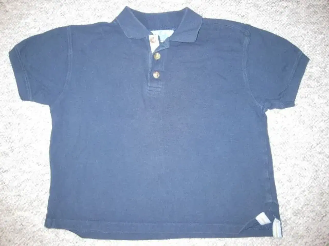 Billede 1 - Str. 122, mørkeblå poloshirt