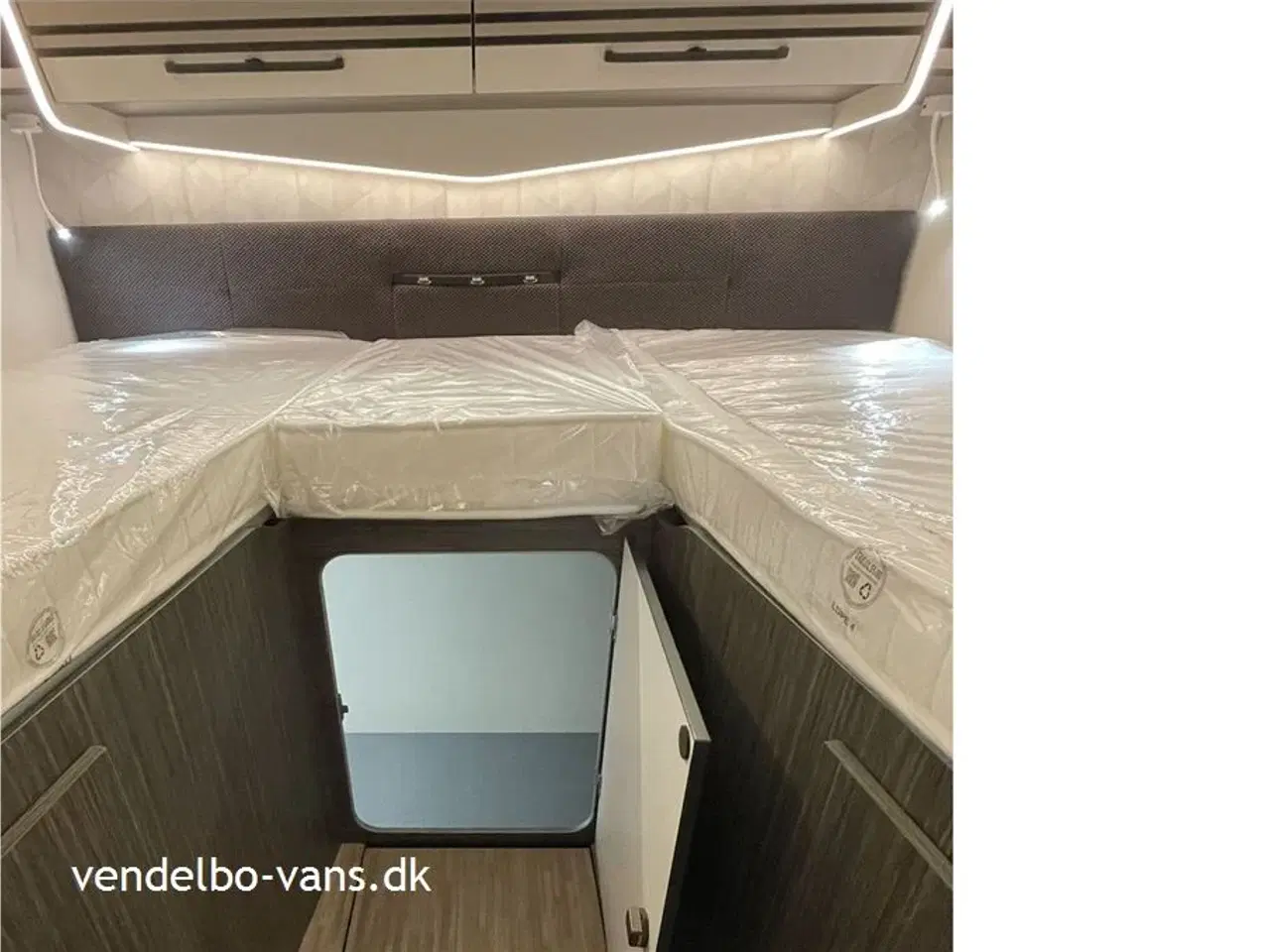 Billede 10 - 2026 - McLouis Nevis 870 180 HK og 8 trins automatgear - Enkeltsenge og stor garage