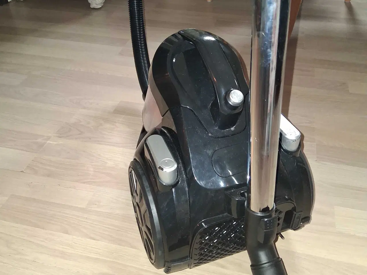 Billede 4 - Posefri støvsuger