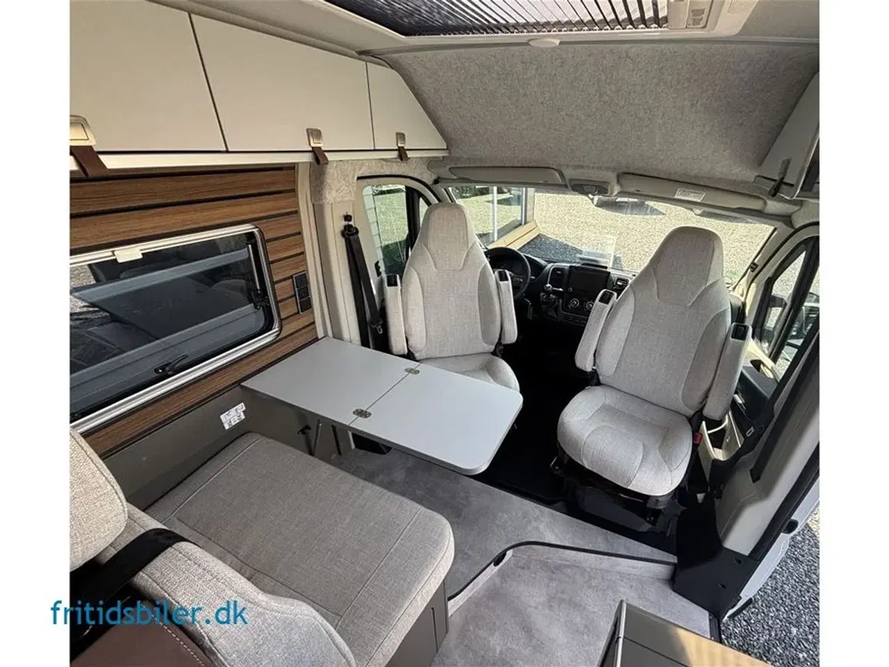 Billede 8 - 2024 - Hymer Ayers Rock 140 HK   Hymer Ayers rock top modellen af Hymers campervan på KUN 541 cm.