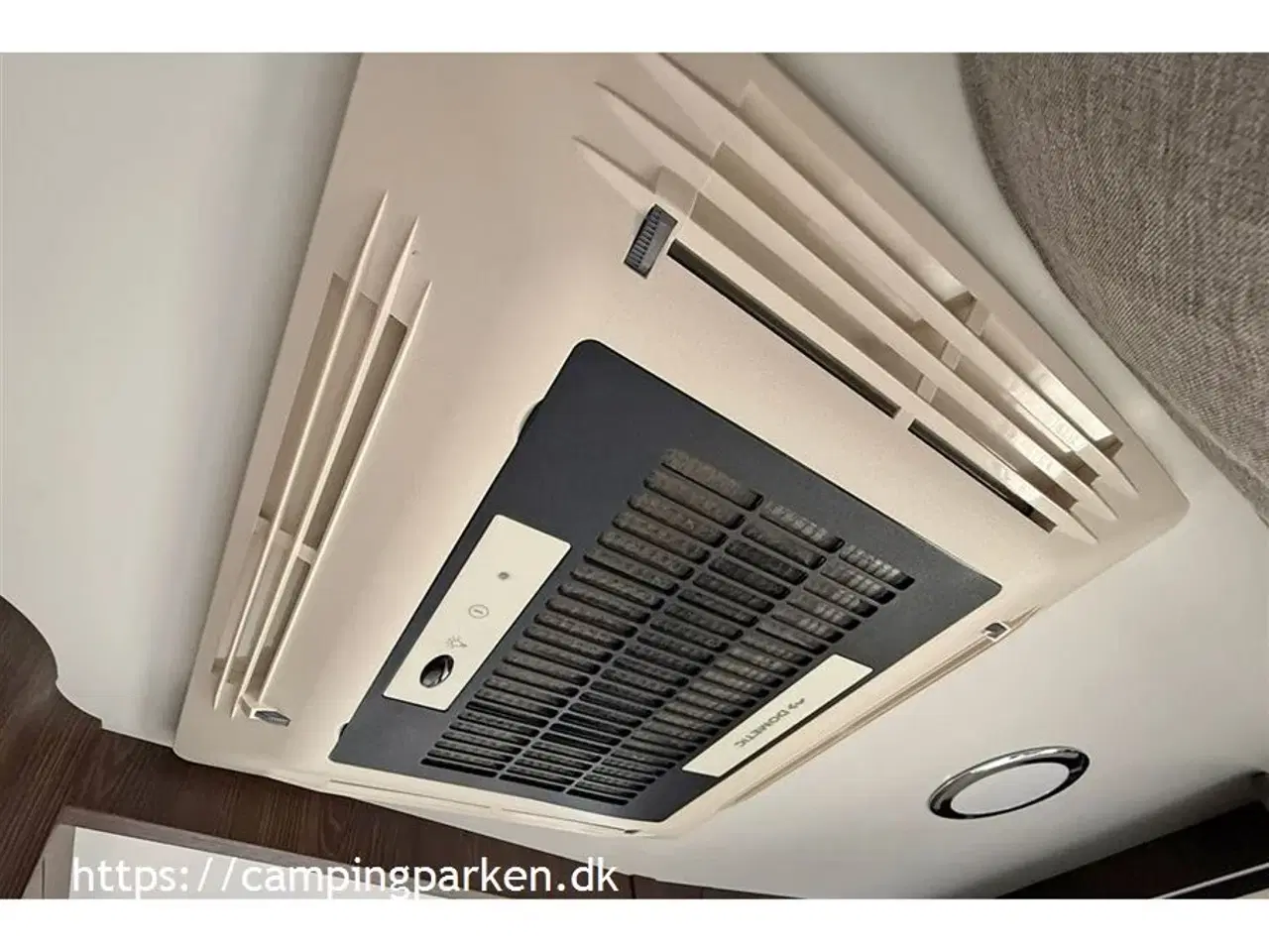 Billede 14 - 2022 - Benimar   Vinterisoleret Benimar med queensbed og face-to-face siddegruppe