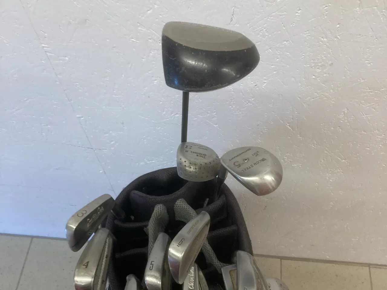 Billede 4 - Golfsæt m/ flot Tommy ARMOUR bærebag