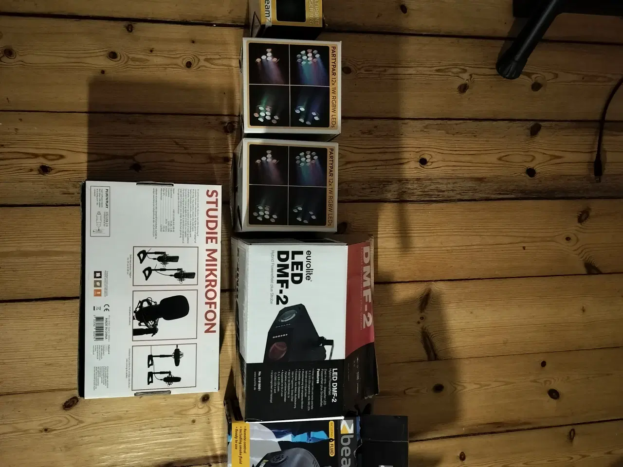 Billede 12 - DJ mixer og bord og højtaler med stativ m.m