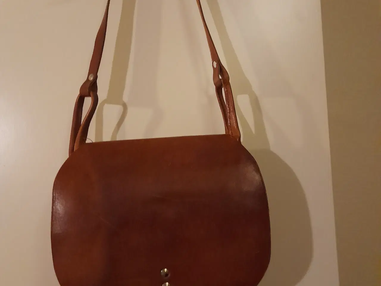 Billede 1 - Skuldertaske i kernelæder. 