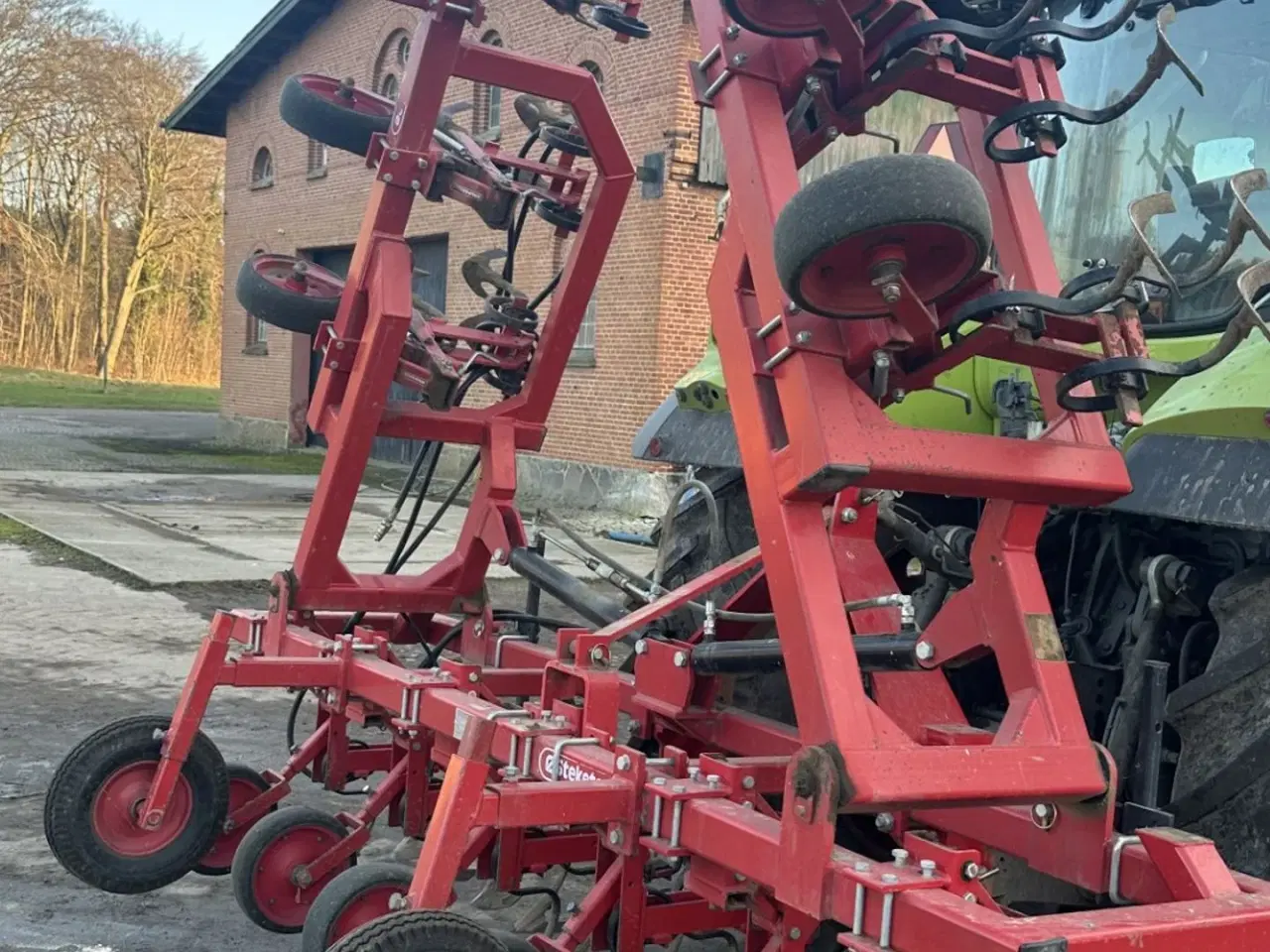 Billede 5 - Steketee 12 rækket. Der medføger plader til små afgrøder.