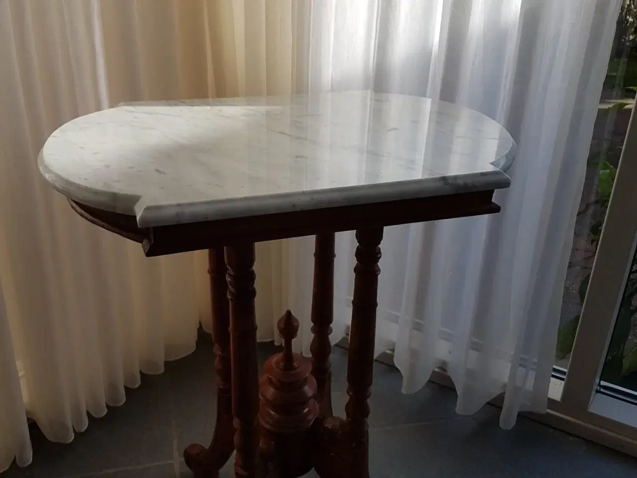 Billede 1 - Lille bord med marmorplade