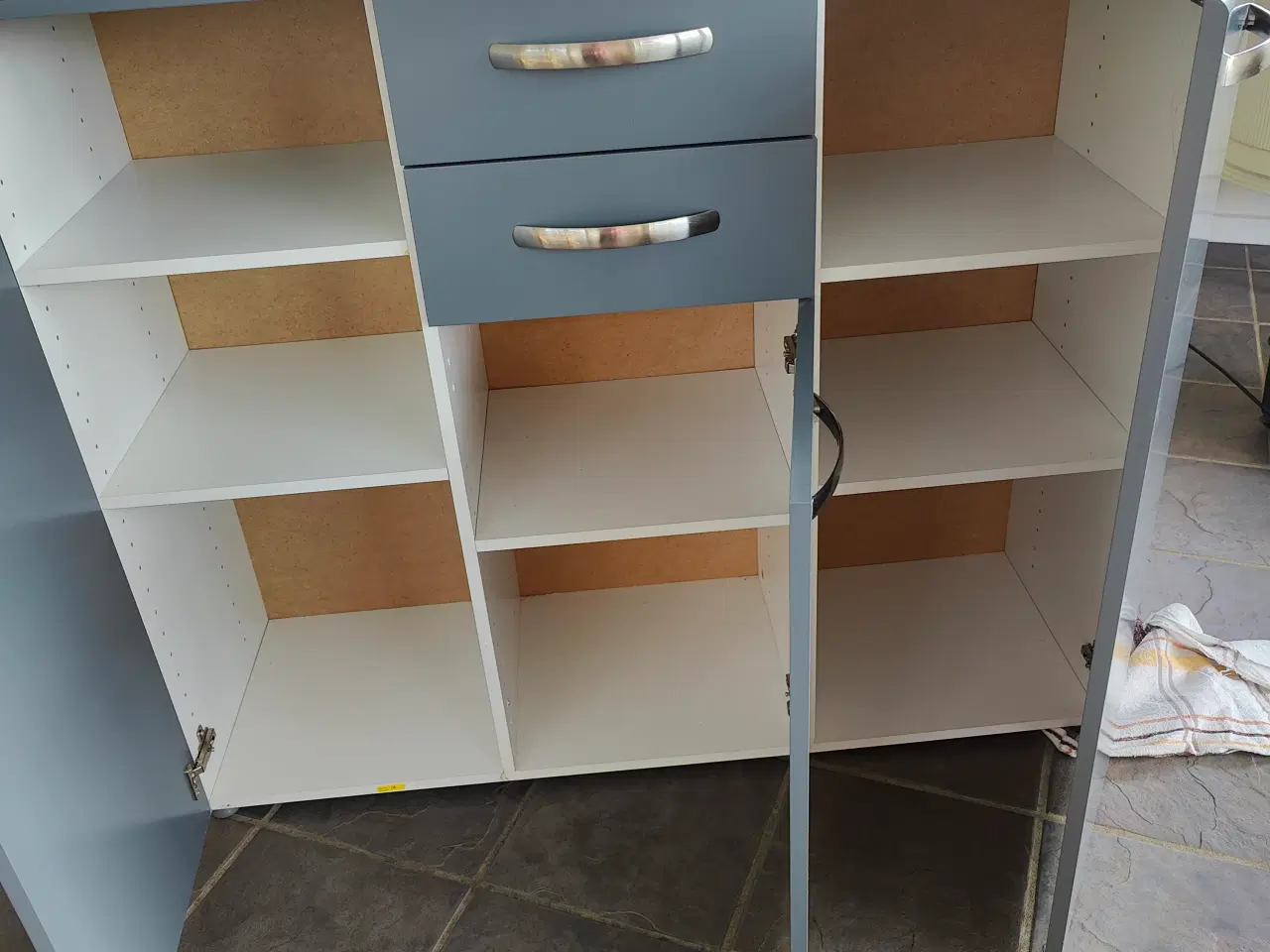 Billede 4 - Blå /grå skænk.