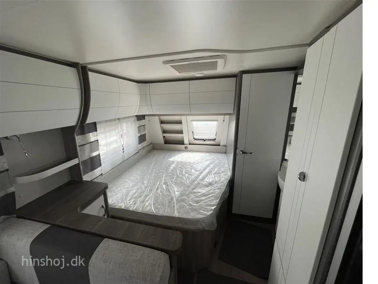 Billede 9 - 2023 - Hobby Excellent Edition 650 KMFe Stor rummelig familievogn med 3 køjer fra Hinshøj Caravan