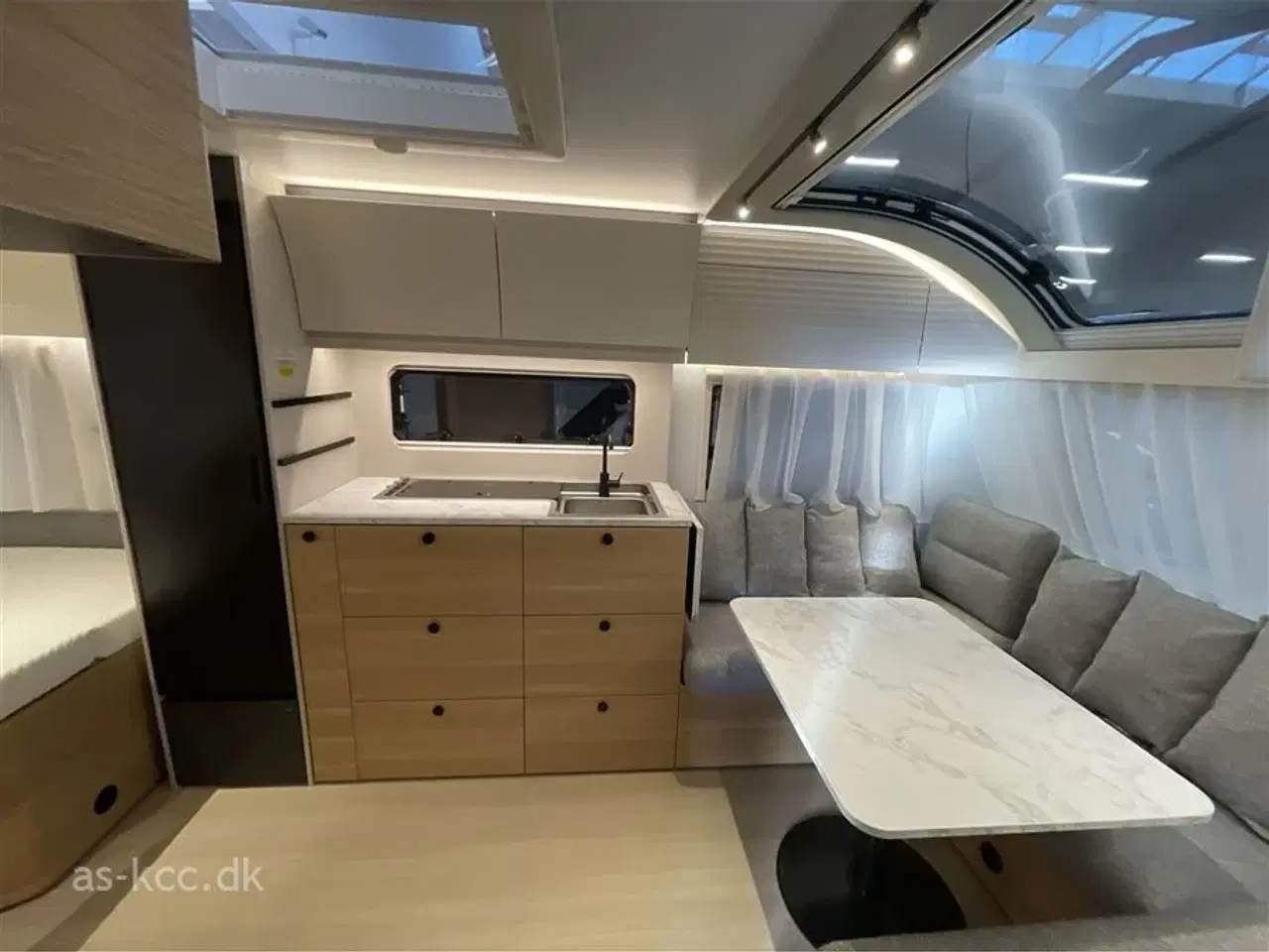 Billede 7 - 2026 - Adria Adora 522 UP Adria Adora 522 UP Årg, 2026 4 sovepladser, 5 siddepladser 5 USB stik 5 USB C stik