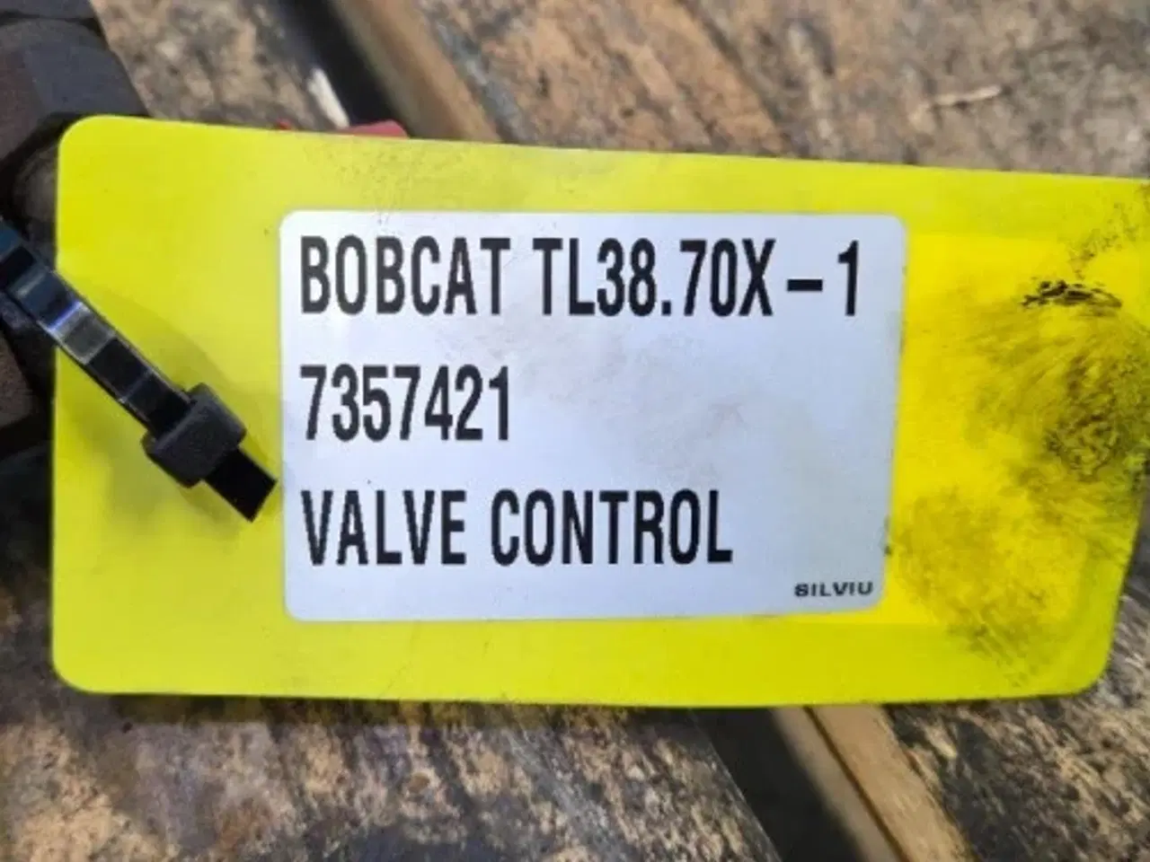 Billede 10 - Bobcat  TL38.70X  Hydraulikventil  7357421