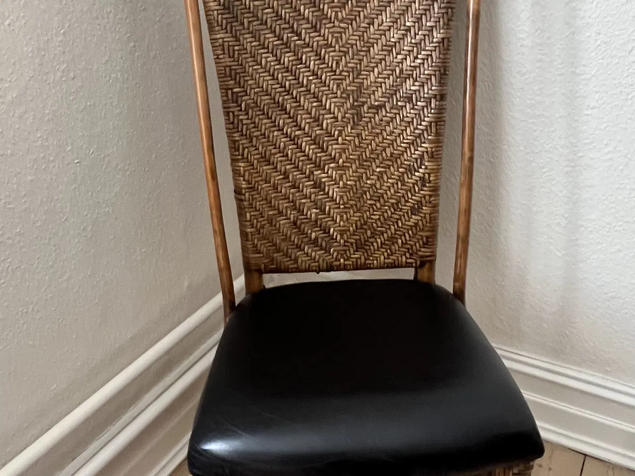 Billede 6 - Bord + 6 stole 