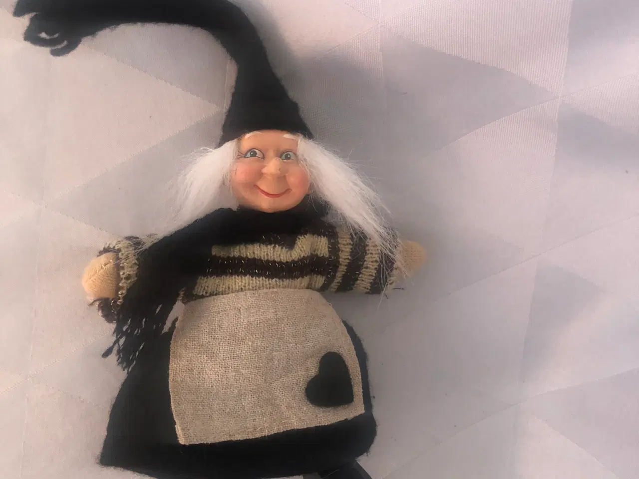 Billede 3 - Nisse heks med keramik ansigt
