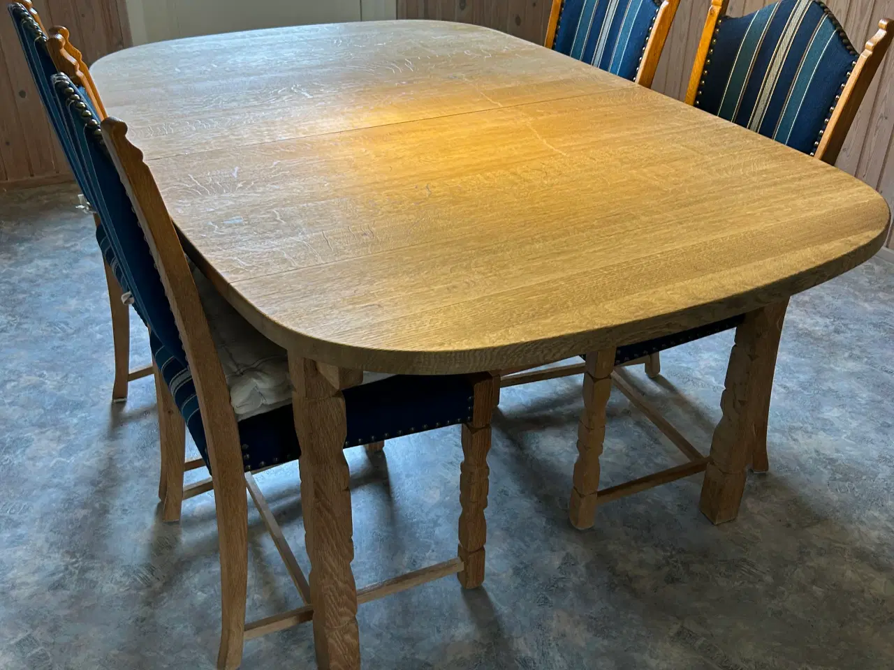 Billede 2 - Spisebord med 4 stole 