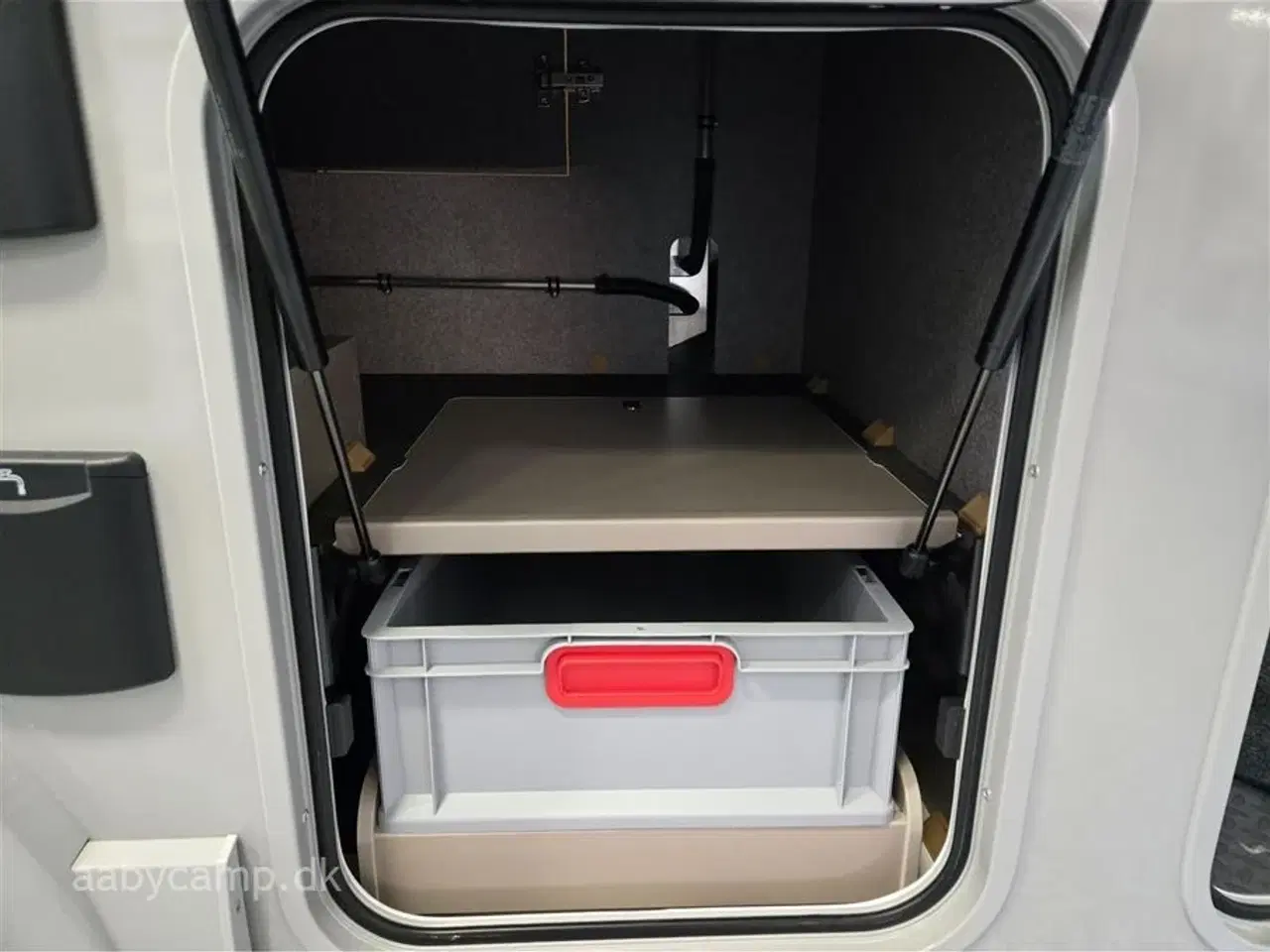 Billede 27 - 2026 - Euramobil Integra Line GT 726 EF   MERCEDES FØRE ASSISTENTER.  MERCEDES AL-KO. UDVENDIG GAS. UDVENDIG BRUSER. LITHIUM BATTERI. ALDE CENTRALVARME.