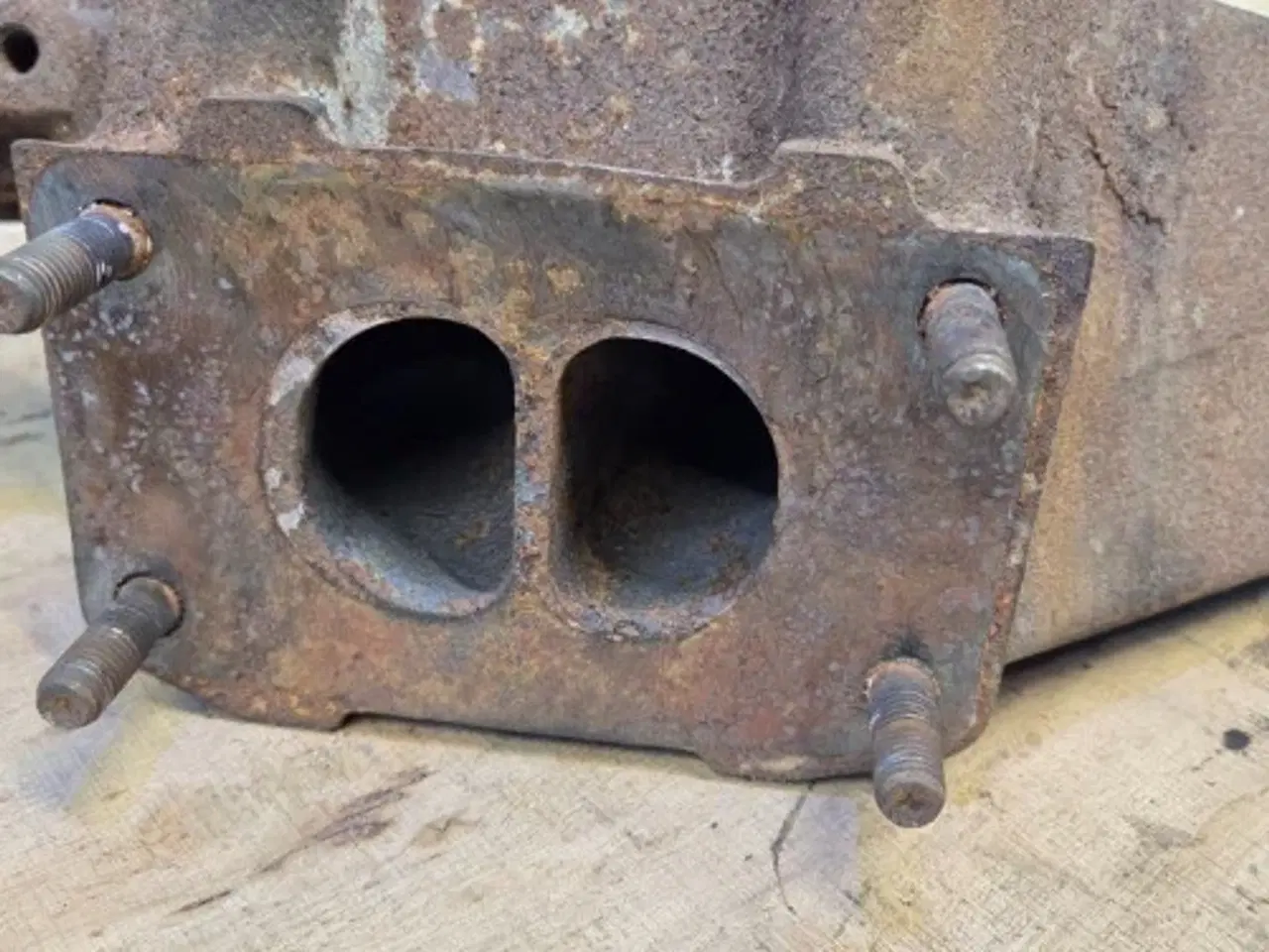 Billede 3 - Mercedes OM502LA Udstødningsmanifold R5421421009