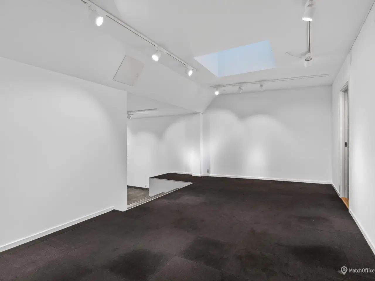 Billede 8 - Sublim placering midt på Stændertorvet!