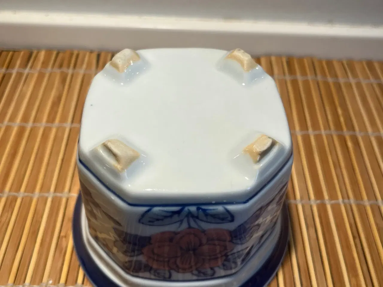 Billede 3 - Smuk skål/urtepotteskjuler med blomstermotiv