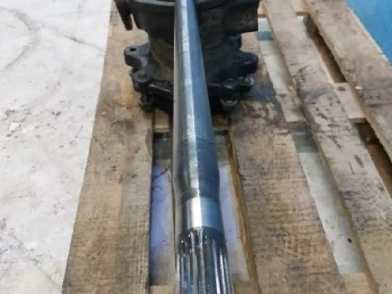 Billede 9 - New Holland LB110 Styrespindel L. 85827740