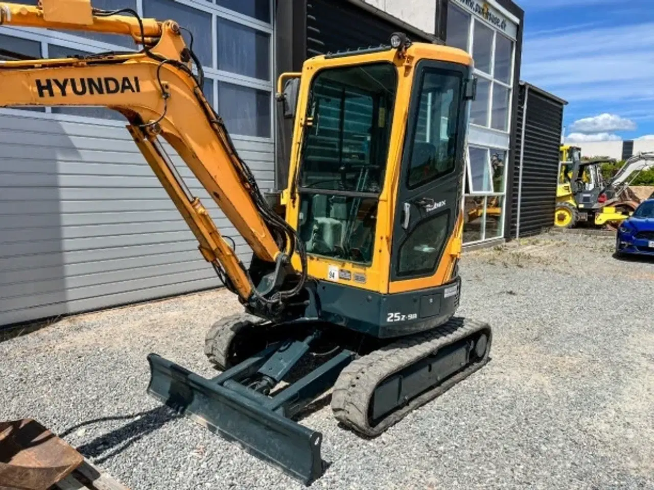 Billede 6 - Hyundai R25z-9ak - 2.700 kg. minigraver / 2 skovle & centralsmøring