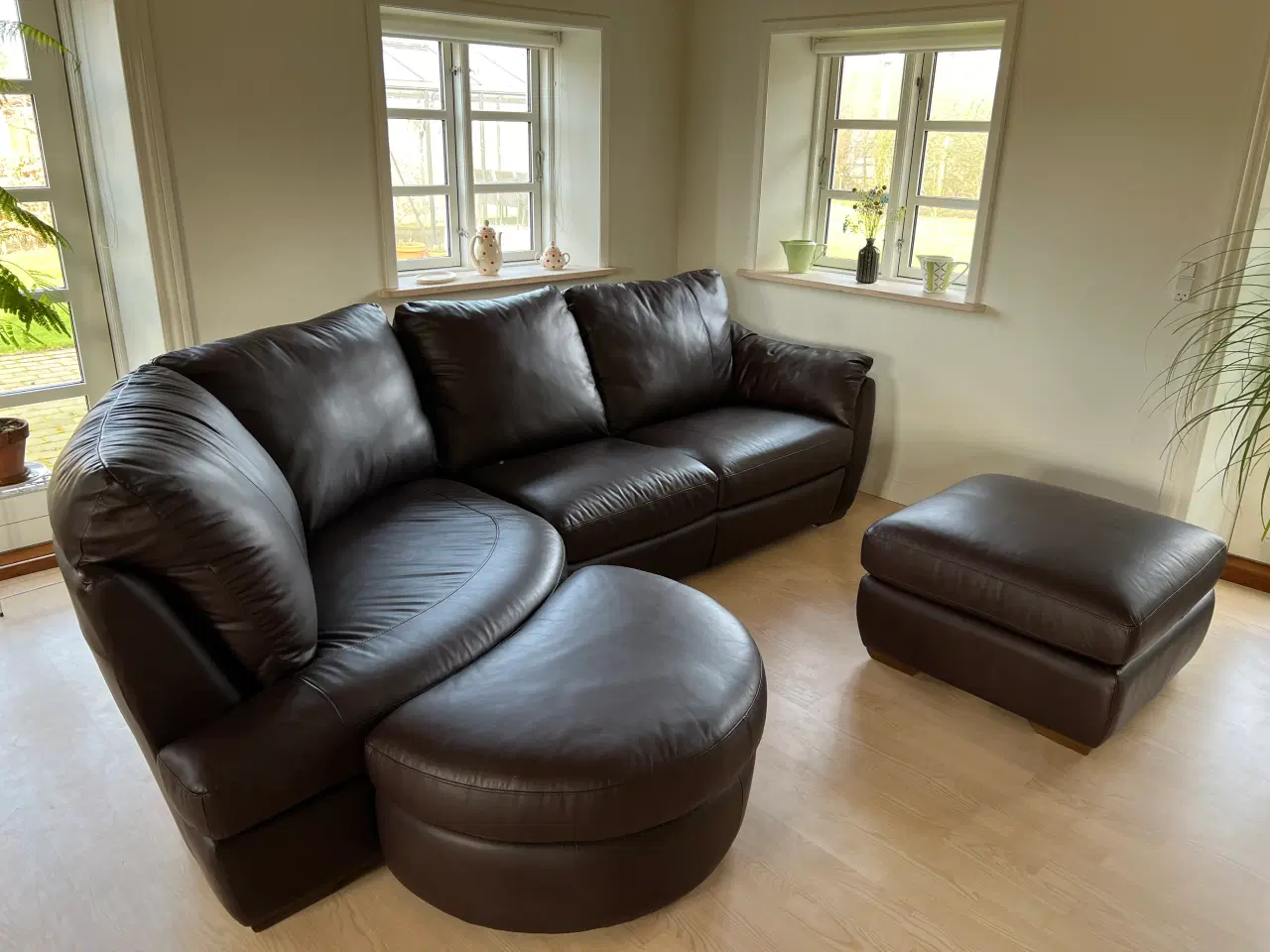 Billede 1 - Flot sofa i mørkebrunt læder