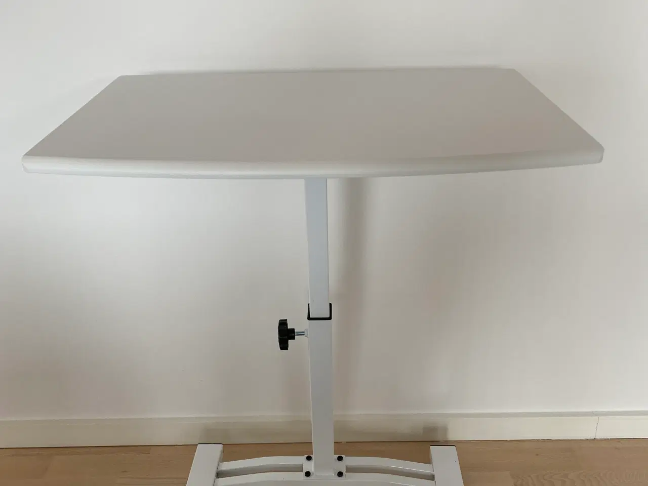 Billede 2 - Højdejusterbart bord