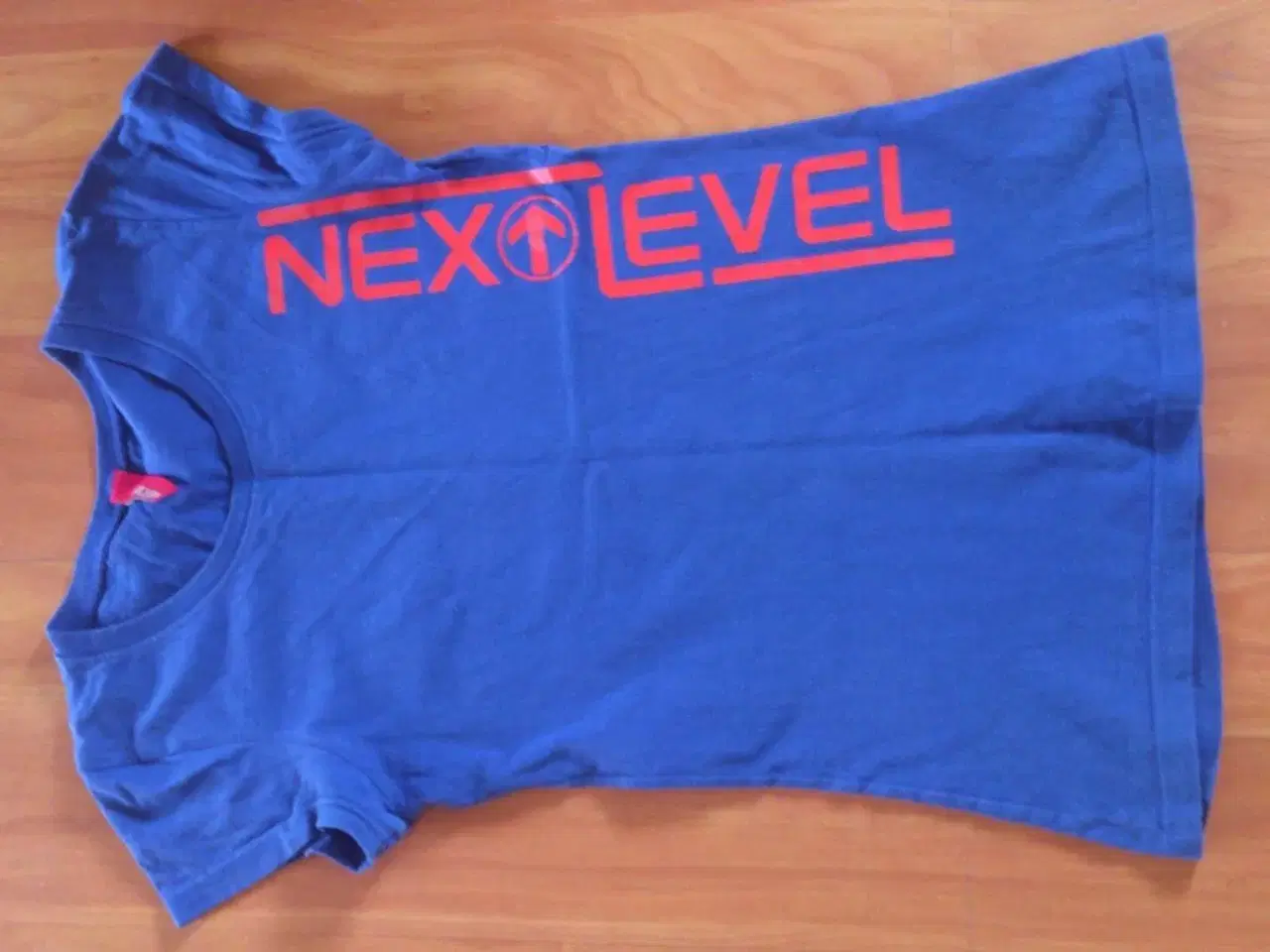Billede 1 - Next Level t-shirt str.140/146 + 152/158