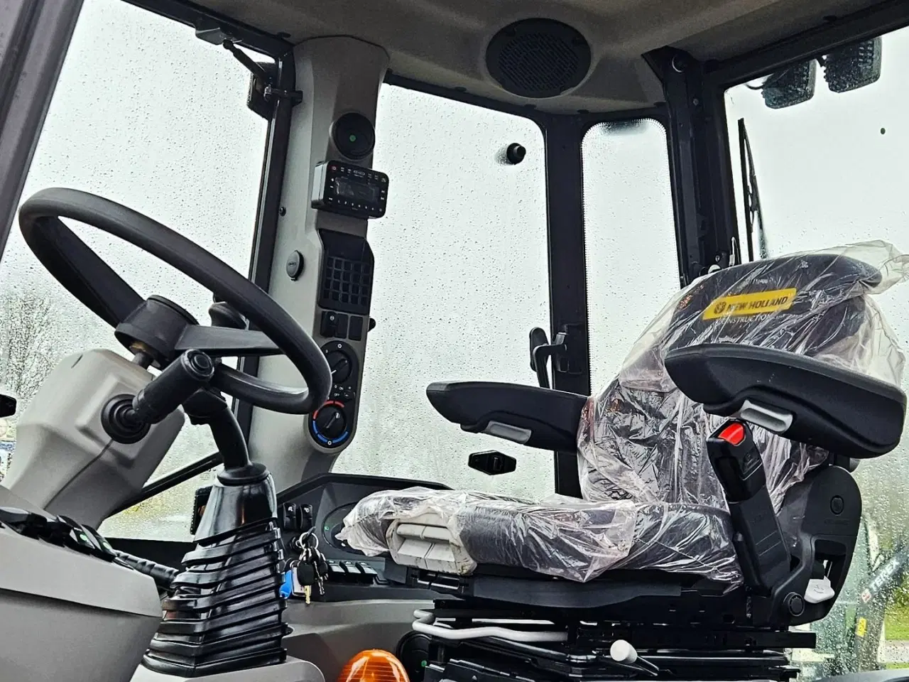 Billede 11 - New Holland B115D / FABRIKSNY - 2025 / Compacttilt & skovlsæt / teleskoparm mv.