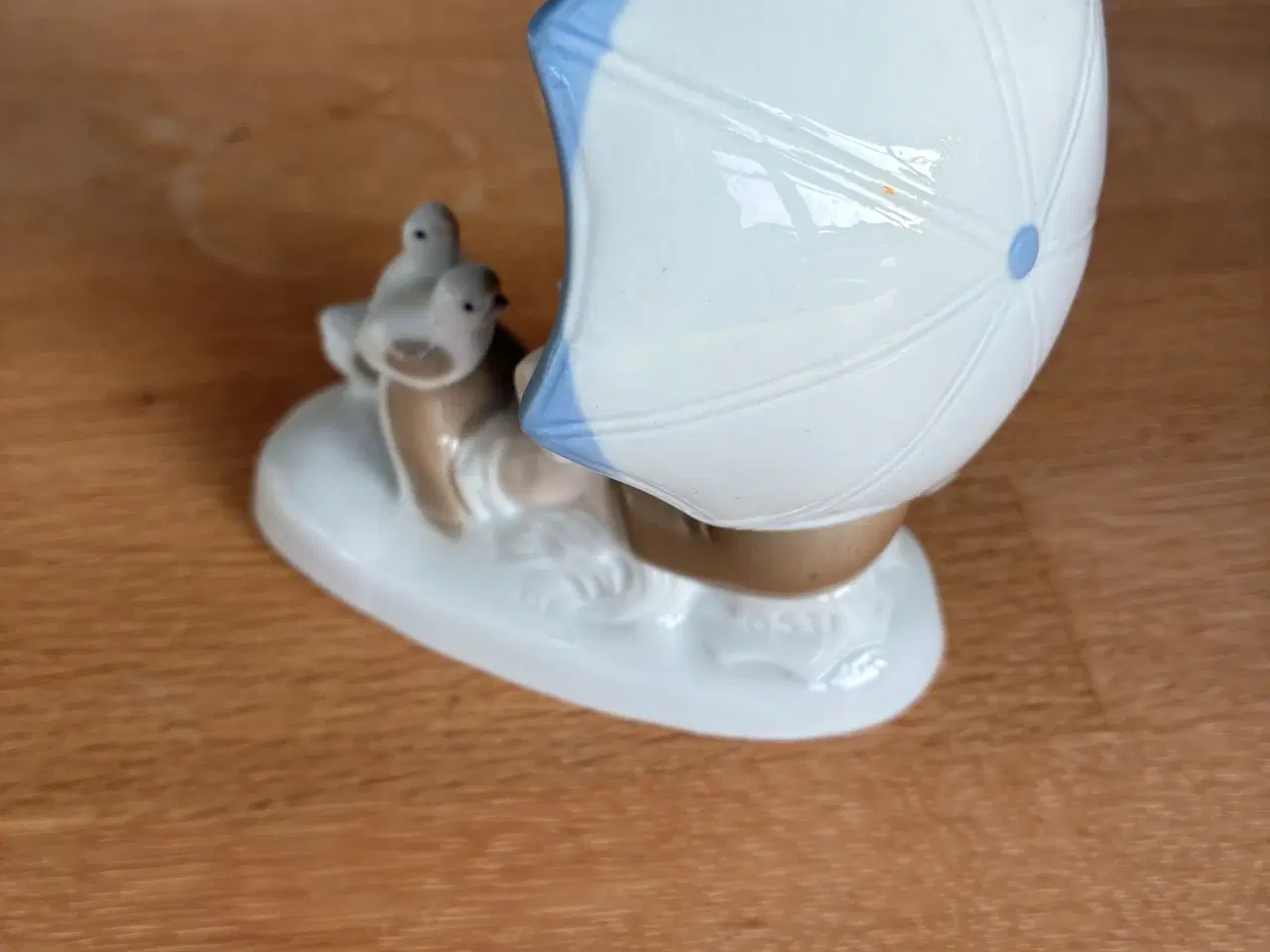 Billede 2 - Porcelænsfigur – dreng med parasol og fugle – 1959