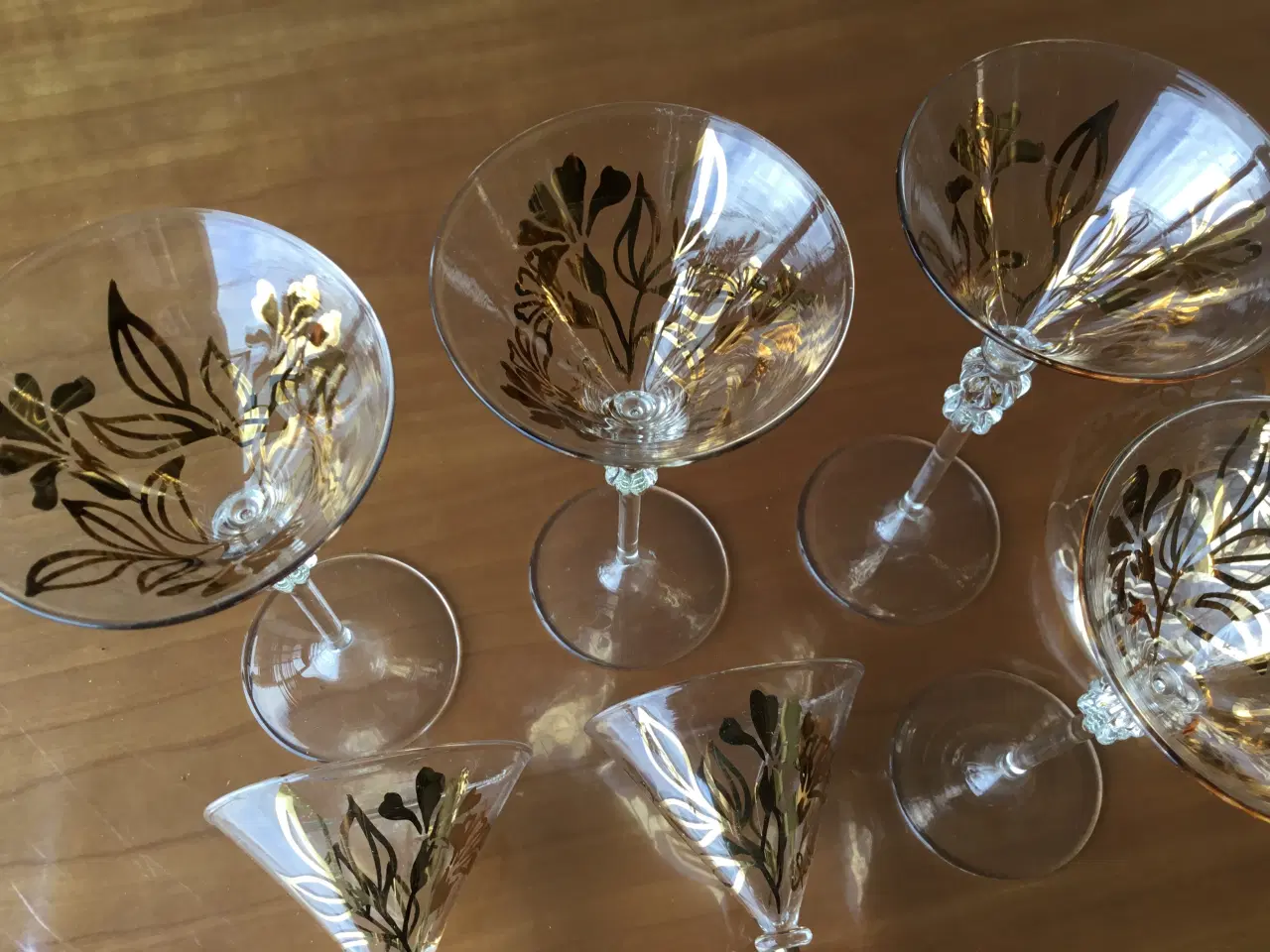 Billede 3 - Flotte guldbelagte likør glas og karaffel