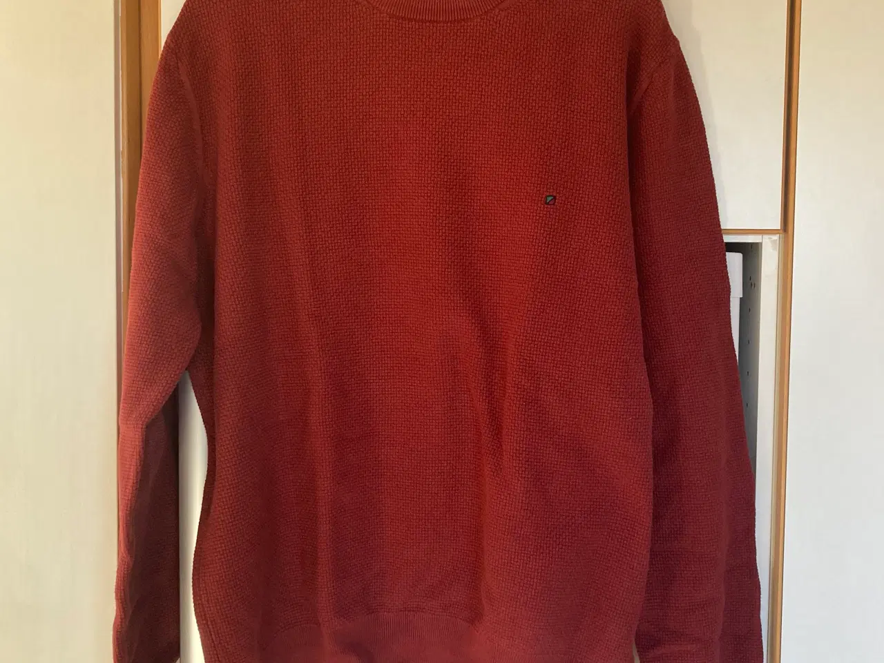 Billede 2 - Rød herresweater str XL fra Red|Green