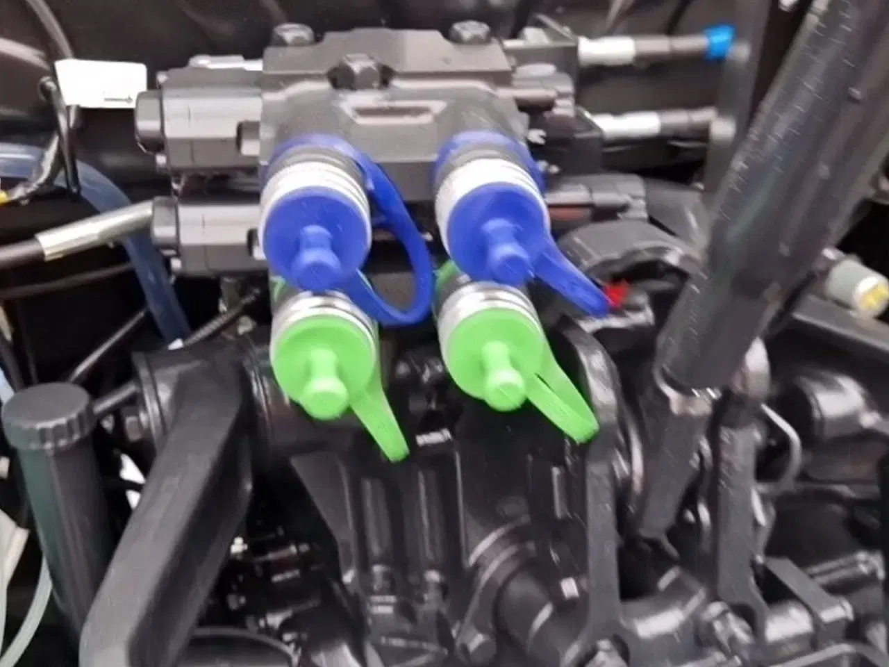 Billede 14 - Case IH Farmall 75 A Med frontlift og koblingsfrit vendegear og brede hjul.