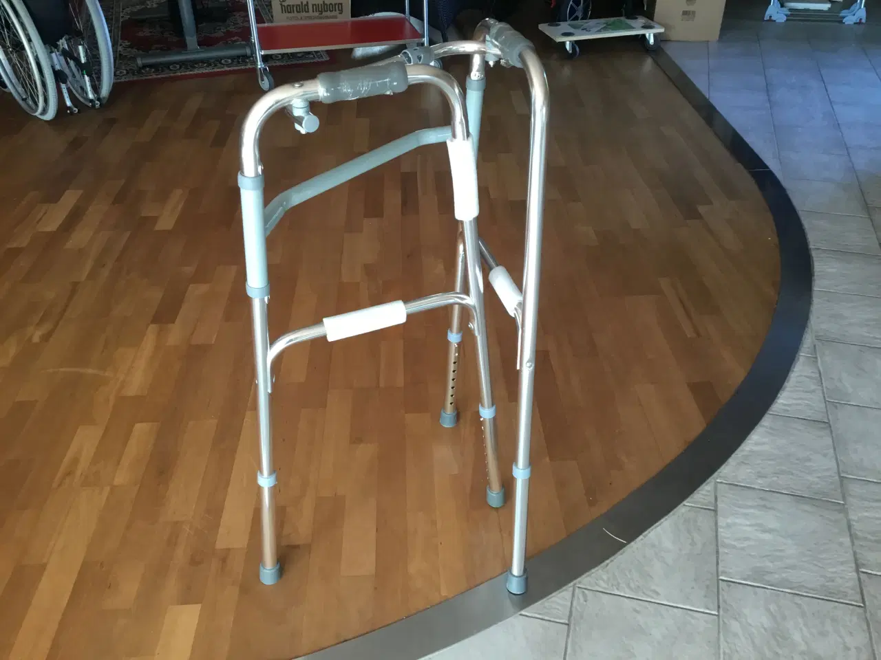 Billede 1 - HANDICAP GÅSTATIV /kan foldes