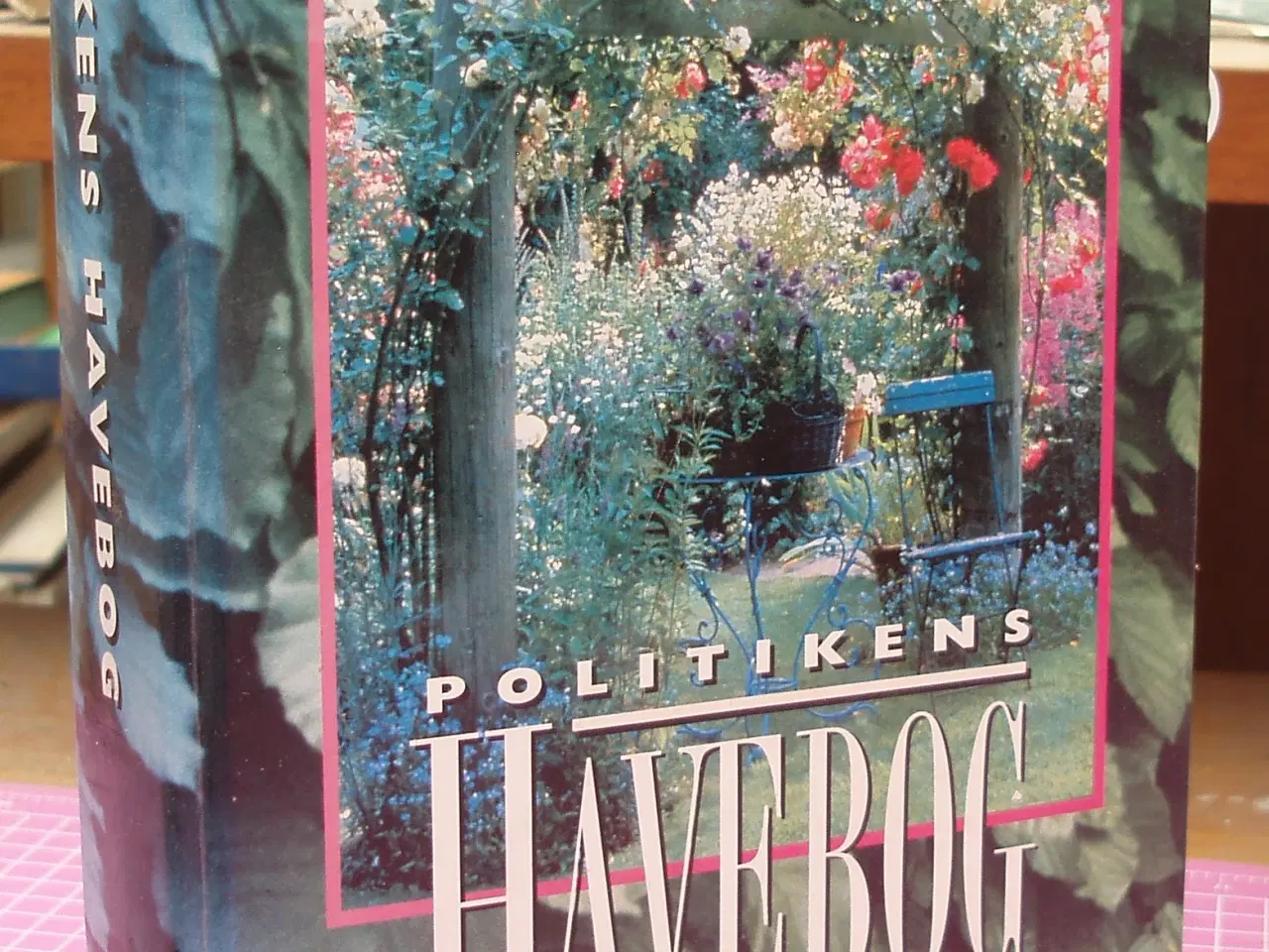 Billede 1 - Politikens Havebog af Eyvind Thorsen