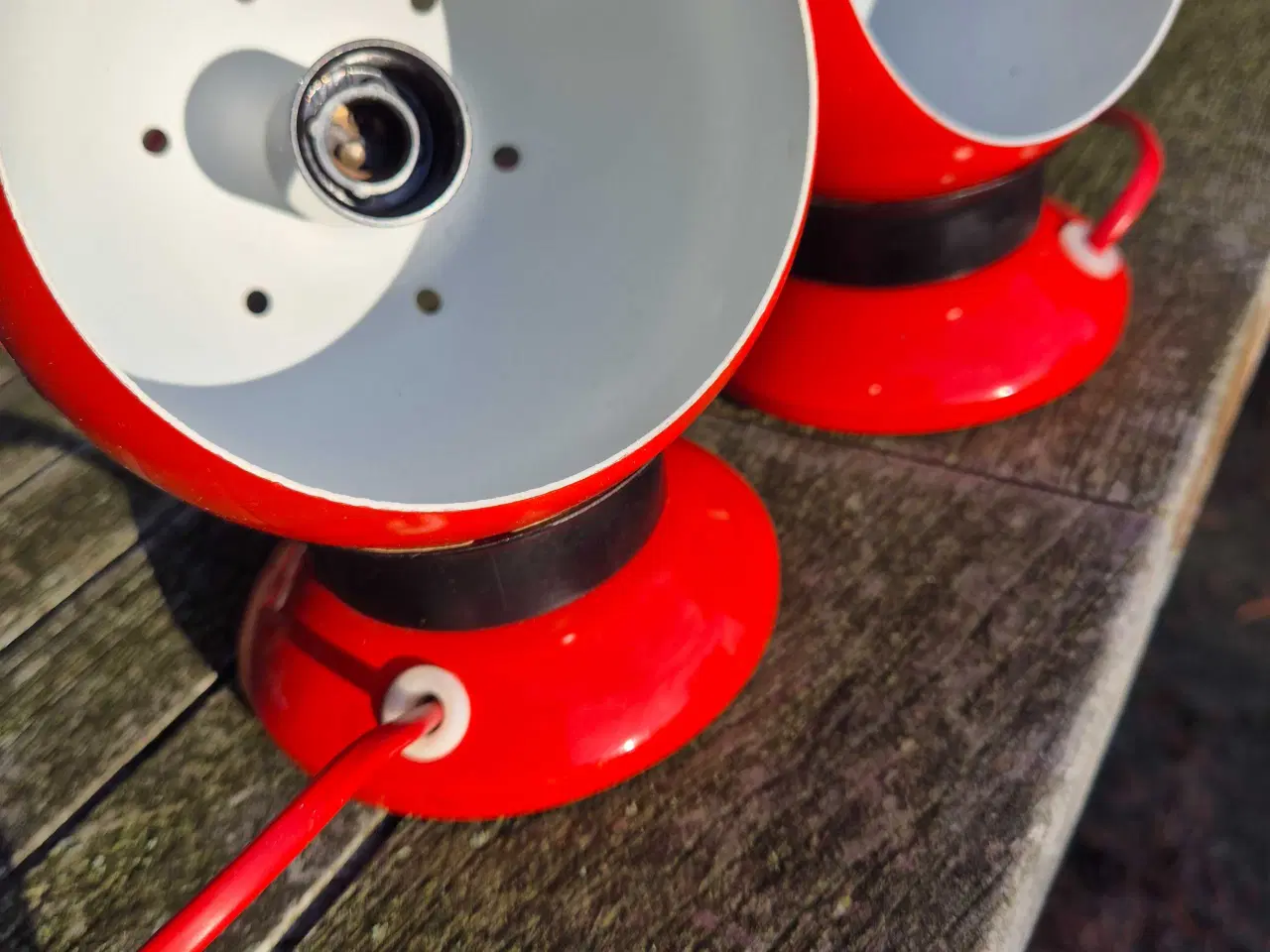 Billede 4 - Velholdte rødorange magnetlamper 