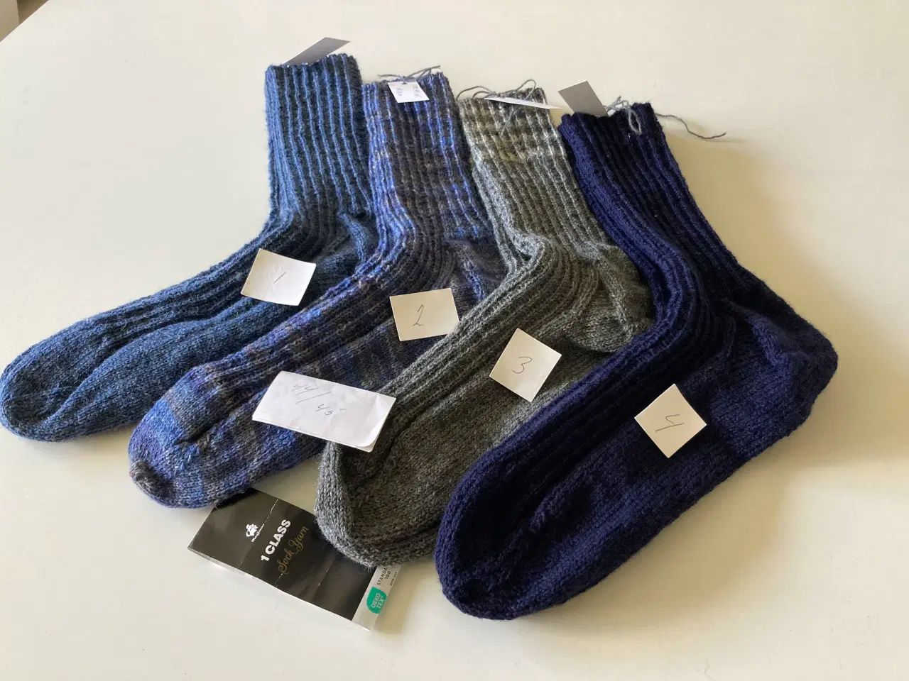 Billede 1 - Hjemmestrikkede sokker sælges