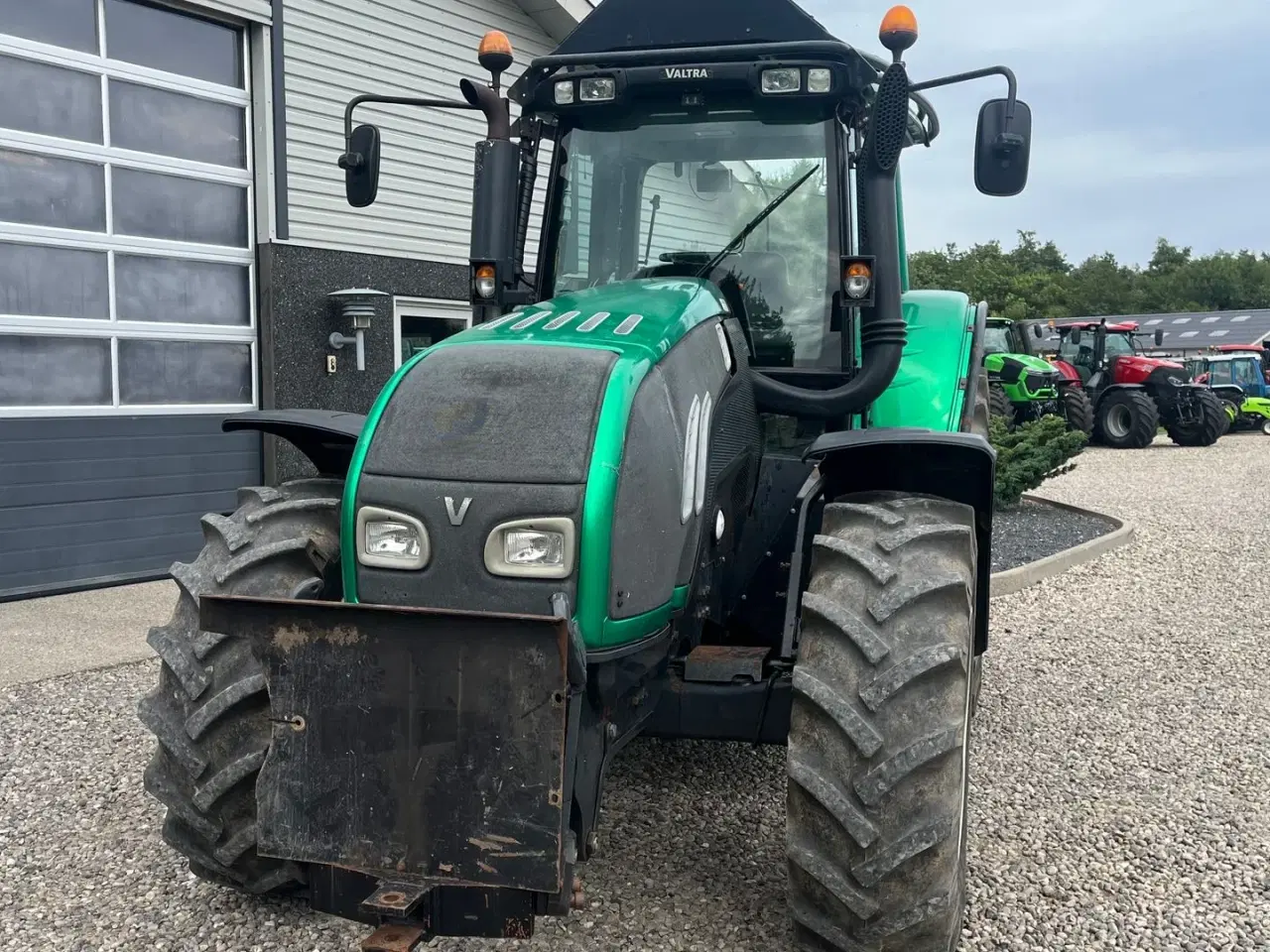 Billede 12 - Valtra T202 Direct med skovinddækning og frontlift