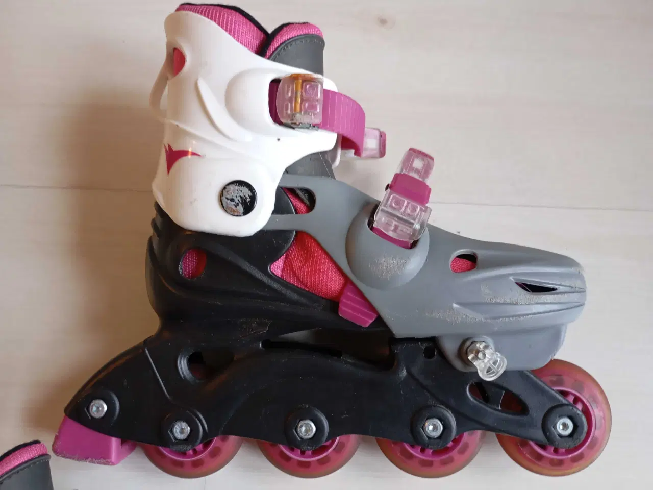 Billede 7 - Børne skøjter inliners. Str. 31-34.