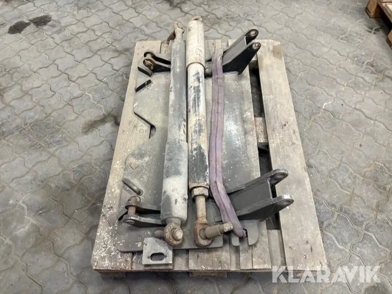 Billede 2 - Frontophæng sneplov til Volvo FM12