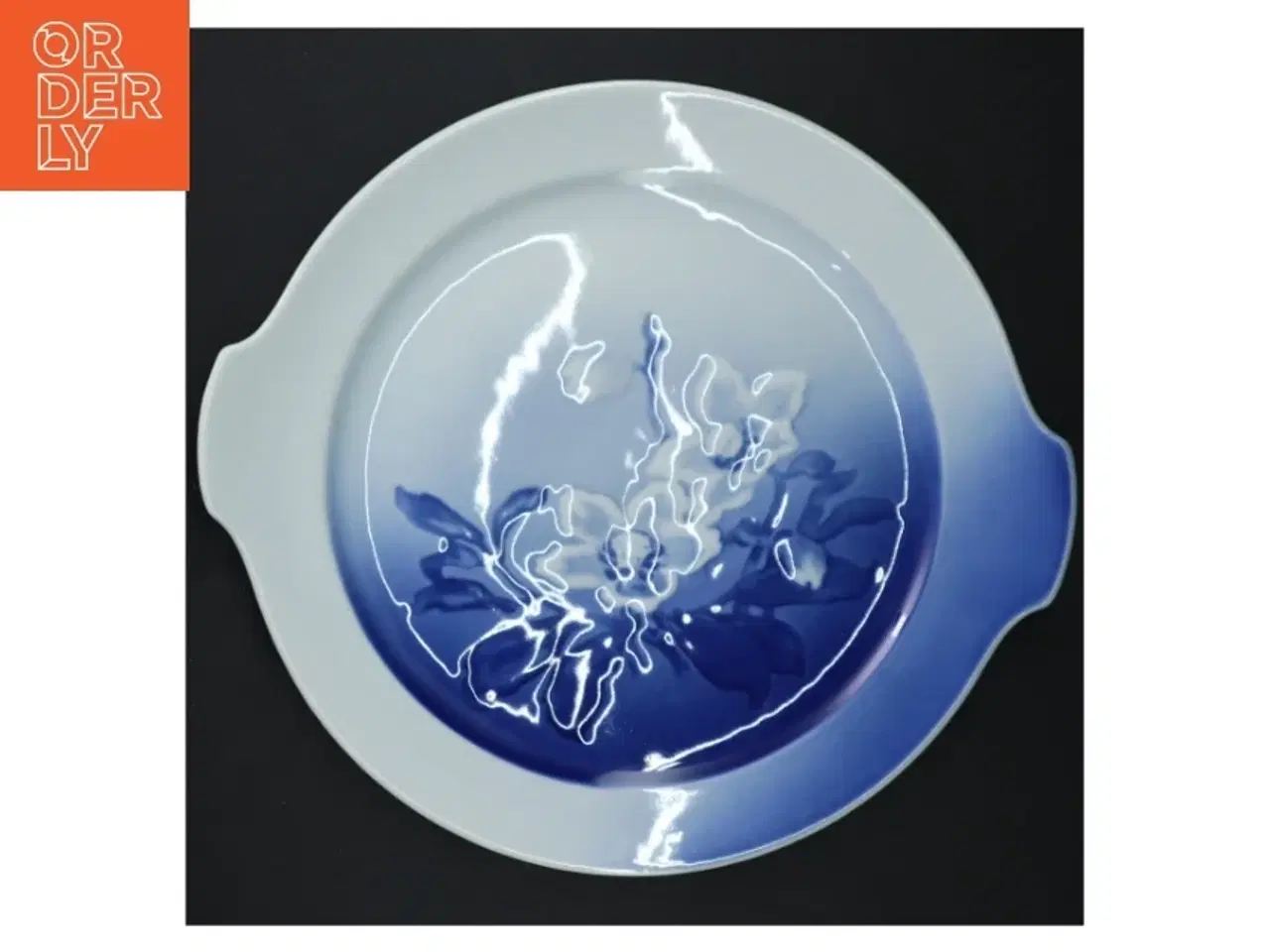 Billede 4 - Blå og hvid dekorativ porcelænstallerken fra Bing og Grøndal (str. Ø 26. cm)