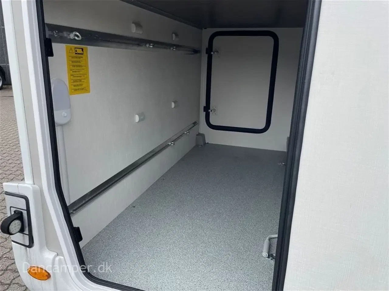 Billede 4 - 2020 - Chausson Titanium 767   Netop hjemkommet UNDER KLARGØRING Enkeltsenge, Smart-Lounge indretning, 170Hk Ford, AUT.