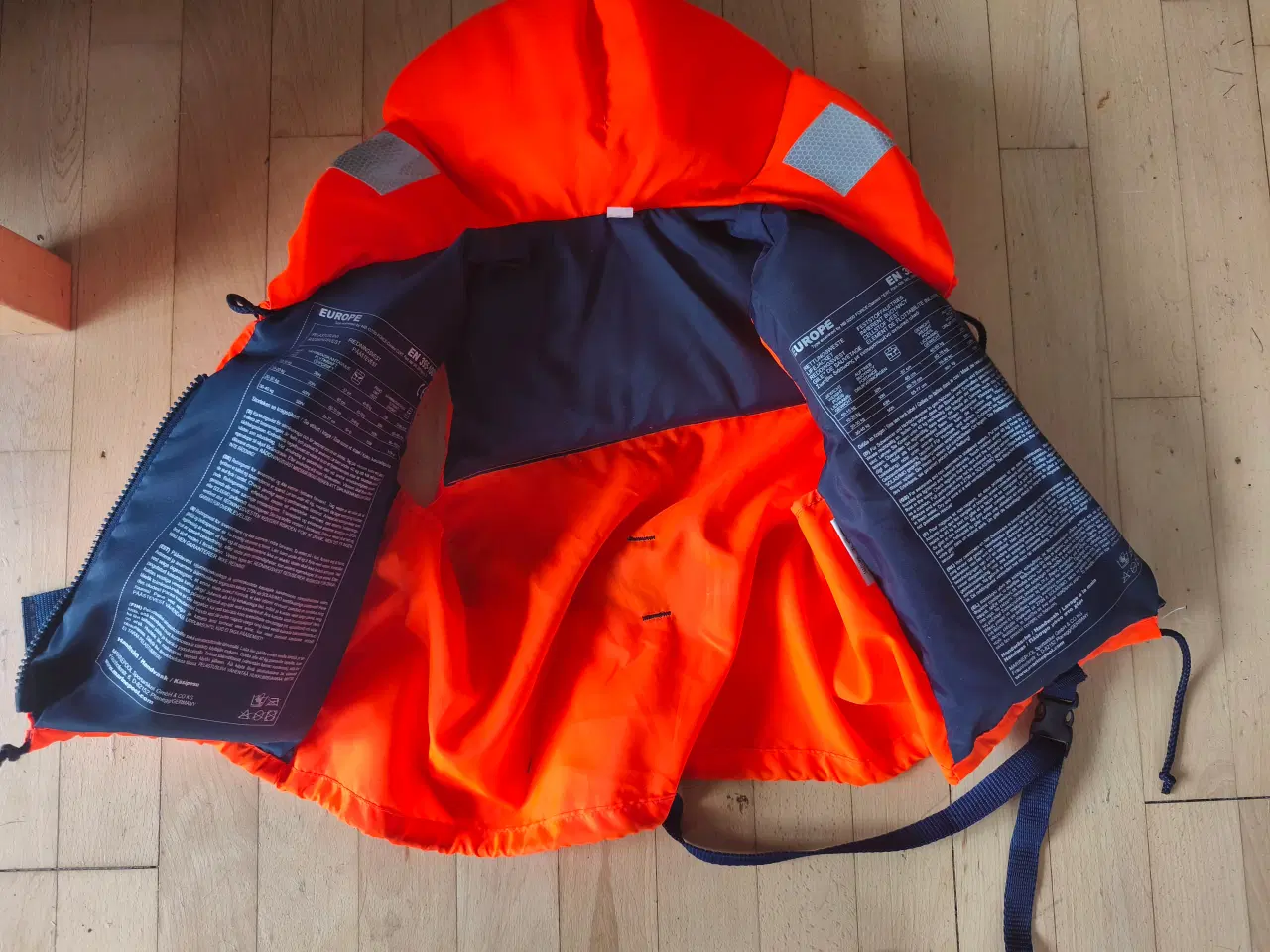 Billede 2 - Redningsvest 20-30 kg