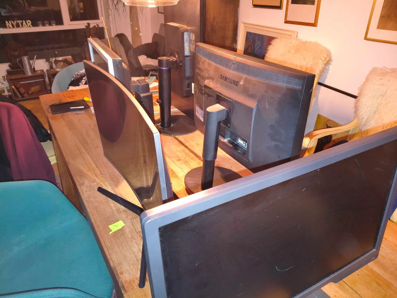 Billede 1 - Fem fladskærme til computer varierende i pris