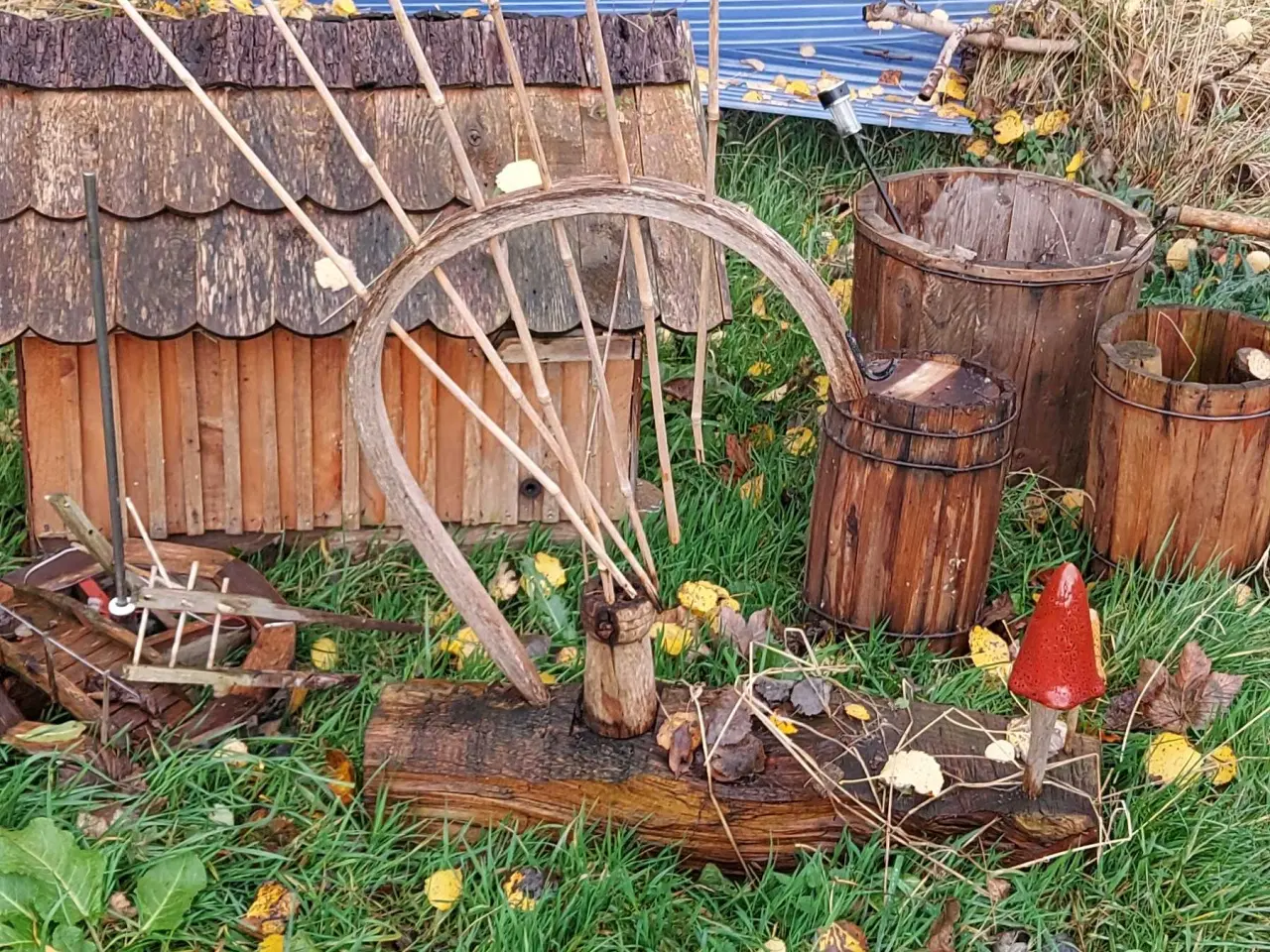 Billede 3 - Træ pynt til haven 