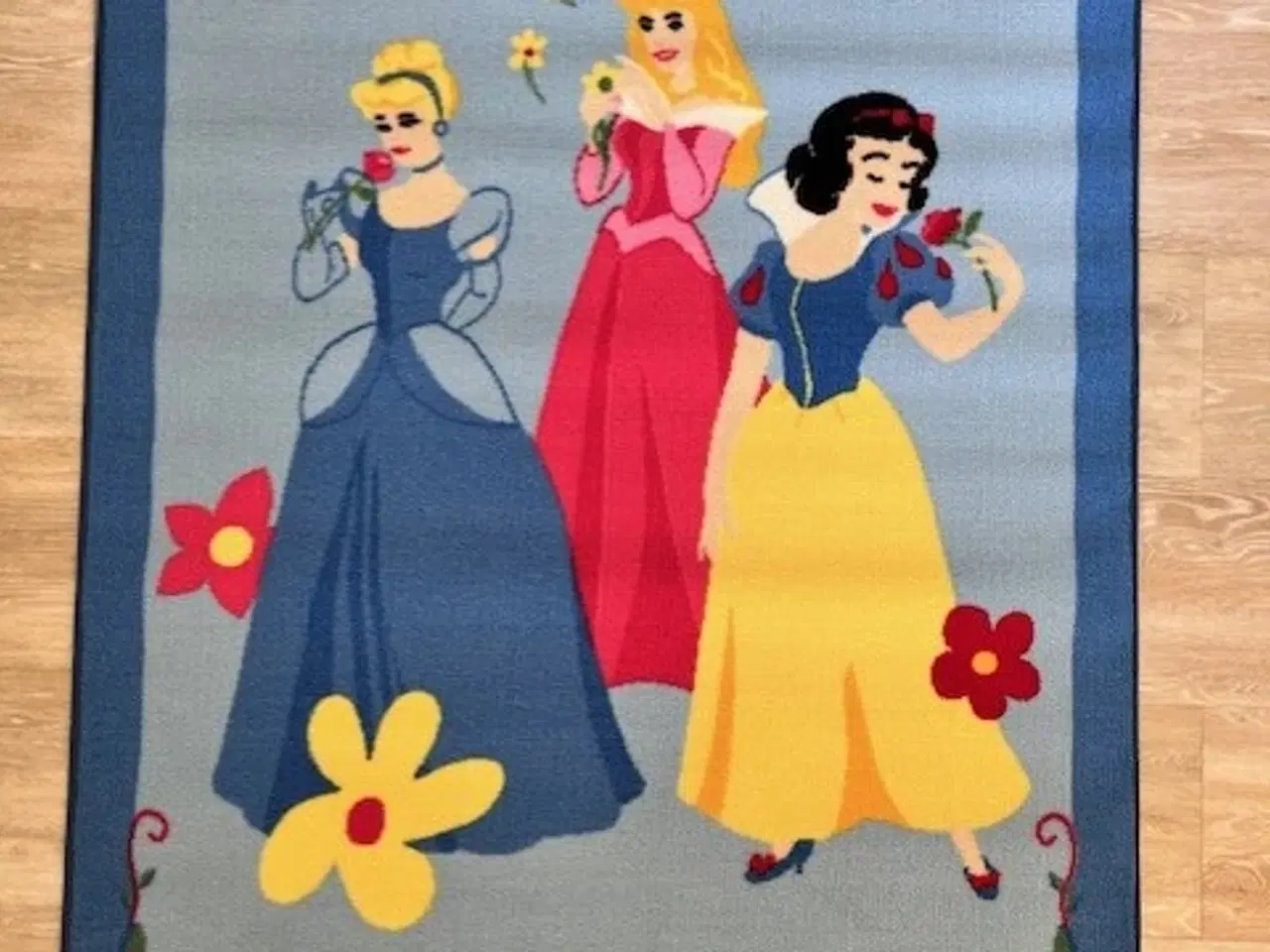 Billede 1 - Prinsessetæppe 95 x 133 cm HELT NYT.