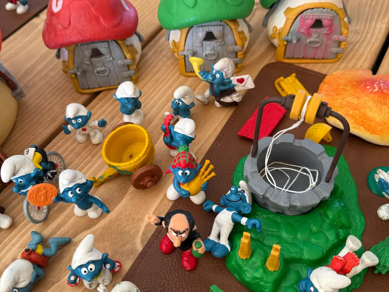 Billede 6 - Schleich Smølfeby med hundrede af figurer