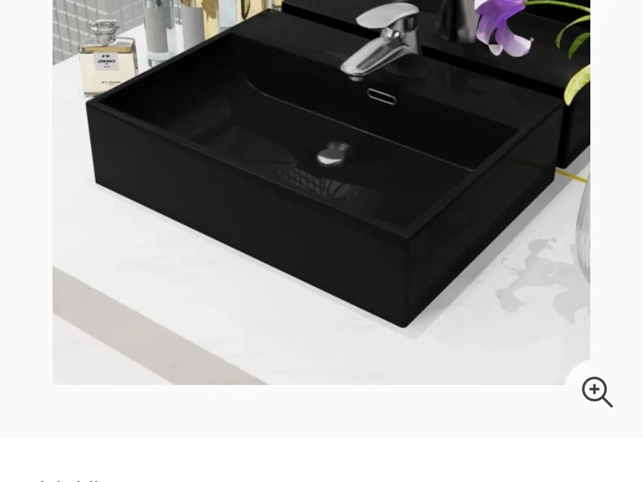 Billede 1 - Flot Sort håndvask med guld armatur