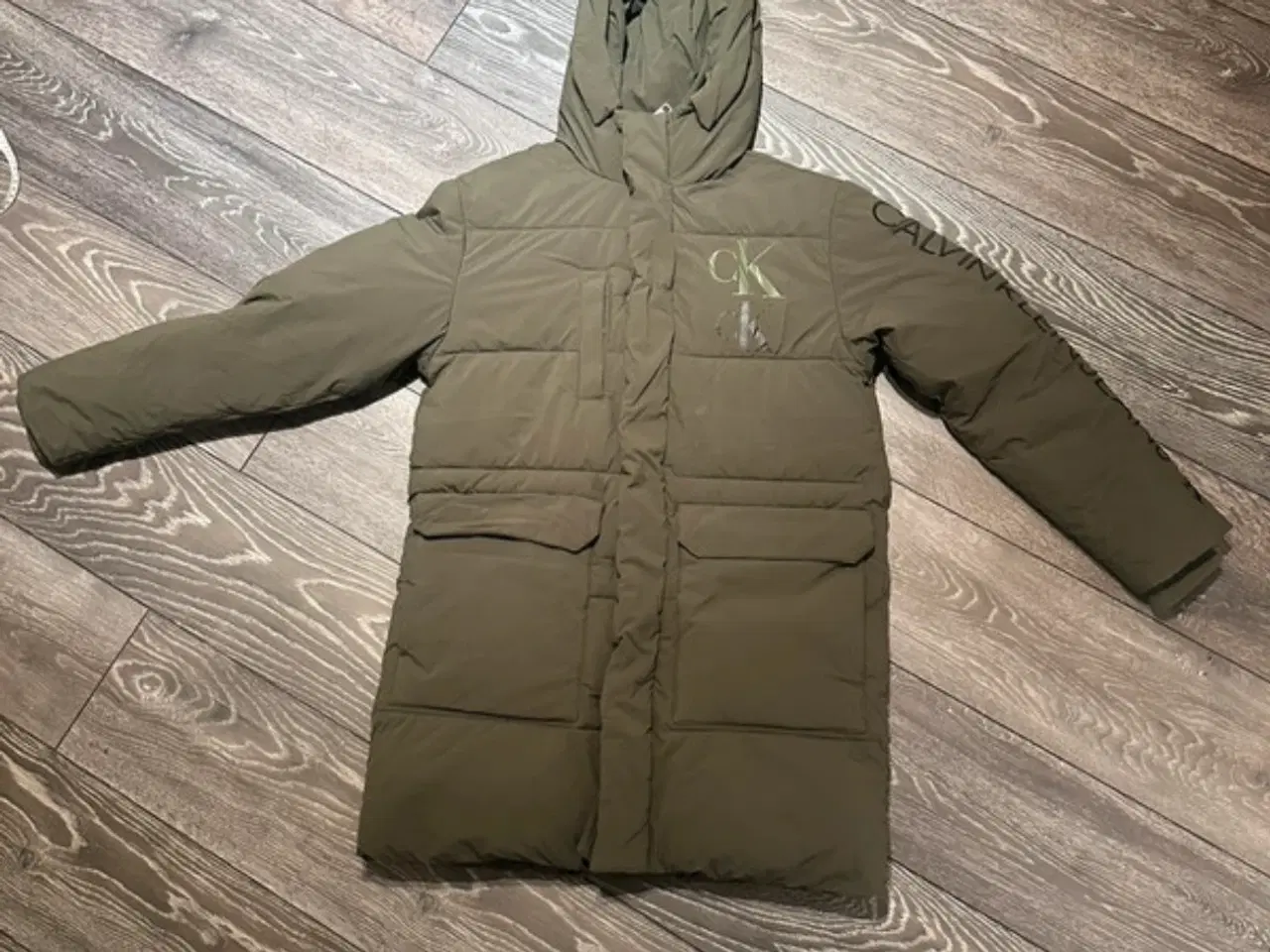 Billede 1 - Super fed lang jakke fra Calvin Klein 