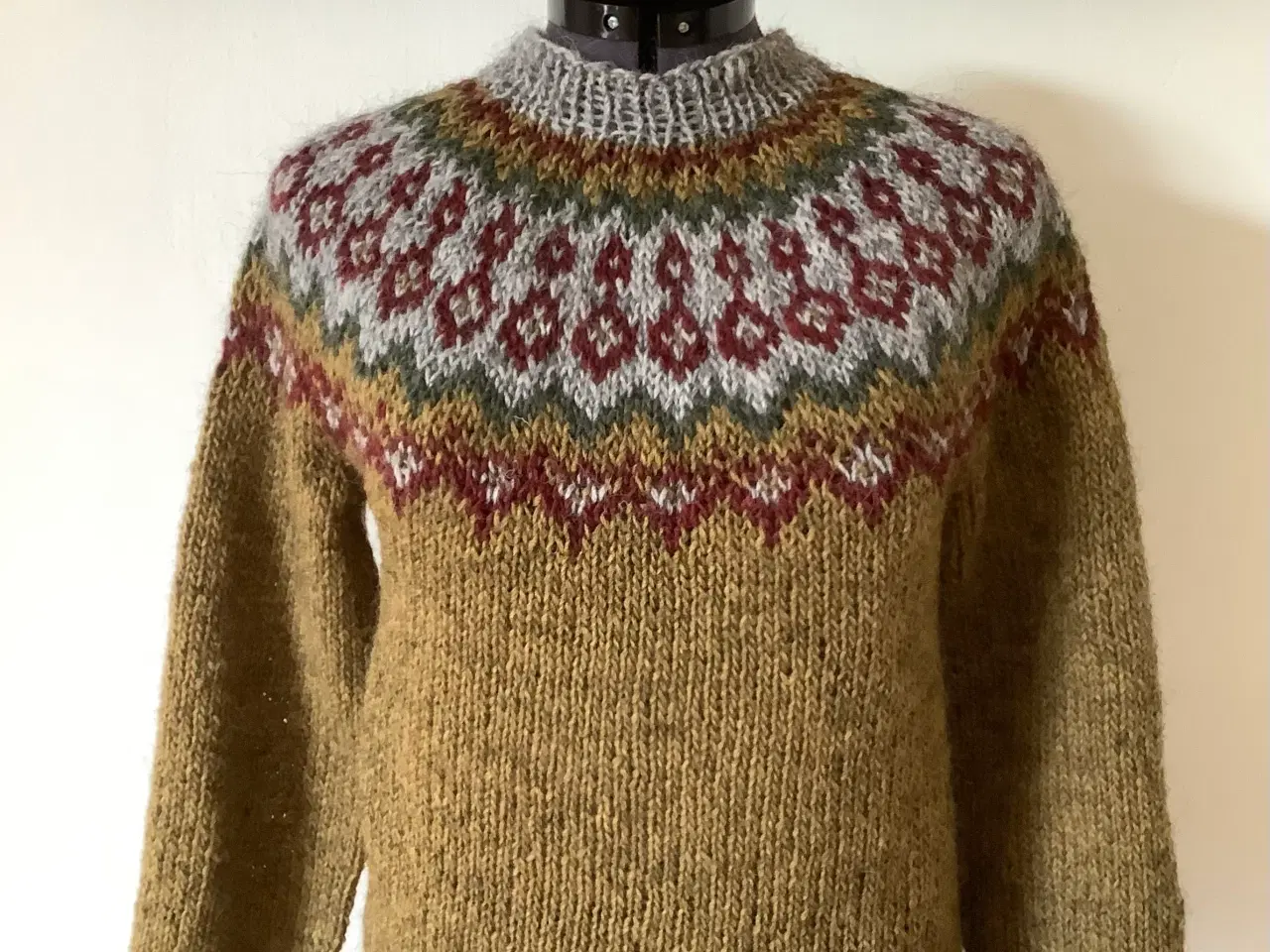 Billede 1 - Sweater fra FruStrik. Nyt design håndstrikket i is