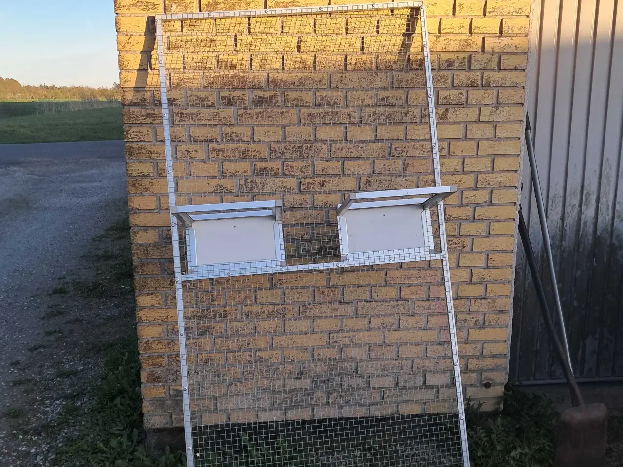 Billede 1 - Alu voliererammer med foderskåle